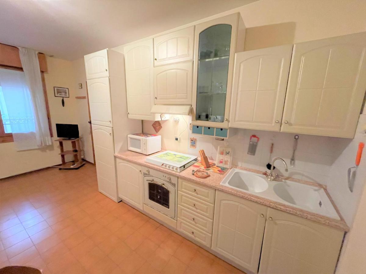 Condominio Miriam Бибионе Екстериор снимка